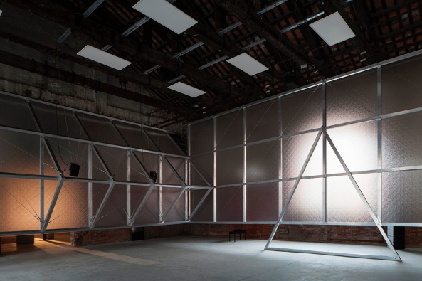 Bahrain (BH) fokussiert in einer formal gelungenen Installation auf religi�se Versammlungsr�ume des Islam, Foto: Francesco Galli