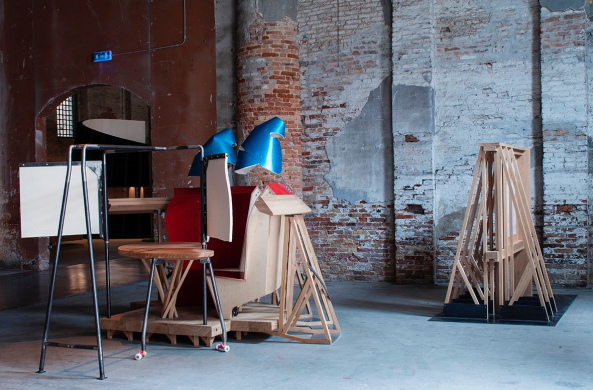 Der exzentrische Peter Salter von Salter Collingridge Design l�dt ein zu einer drehenden Raumerfahrung, die dem funktionalistischen 20. Jahrhundert einen poetischen Pol entgegensetzt (86), Foto: Francesco Galli