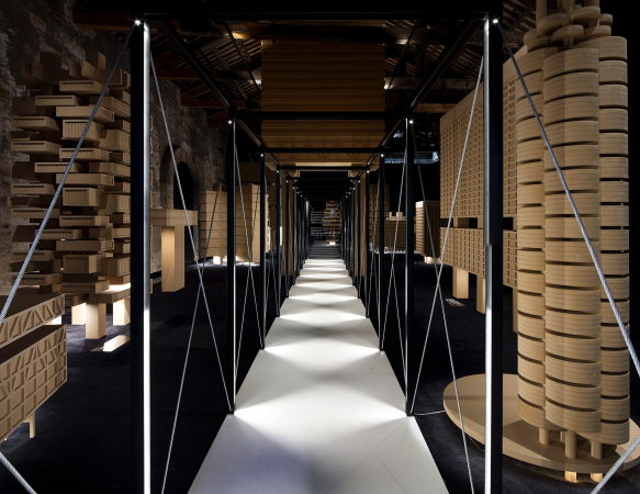 Einer der besten L�nderpavillons: Luxembourg (LU) blick auf die letzten verbliebenen 8 Prozent Boden in �ffentlichem Besitz, Foto: LUCA Luxembourg Center for Architecture / Alberto Sinigaglia - OpFot