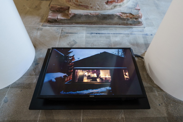 Zwischen den R�hren wartet versteckt aber immerhin als kleines Highlight: Ein Film �ber den Bau der Villa Al�m, der von einem jungen portugiesischen Team produziert wurde. Foto: Andrea Avezz�