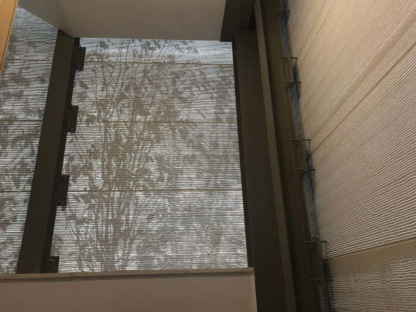 Bankgebude mit lichtdurchlssigem Beton von Saja Nashashibi