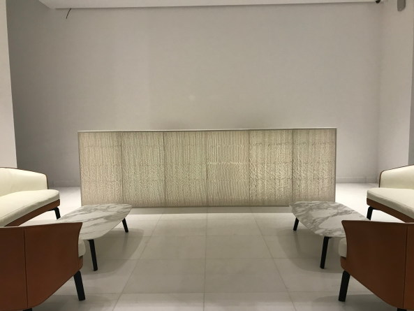 Bankgebude mit lichtdurchlssigem Beton von Saja Nashashibi