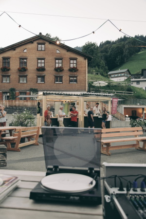 Vorarlberg: Der Wanderkiosk ist Haltestelle, Sammelplatz, Treffpunkt, Musikzimmer, Werkstatt, Atelier und Stammtisch.