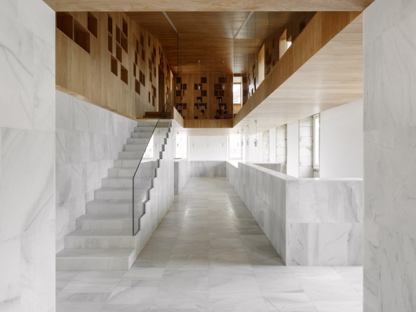 Kulturzentrum von Creus e Carrasco Arquitectos in Galicien