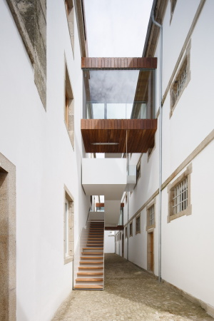 Kulturzentrum von Creus e Carrasco Arquitectos in Galicien