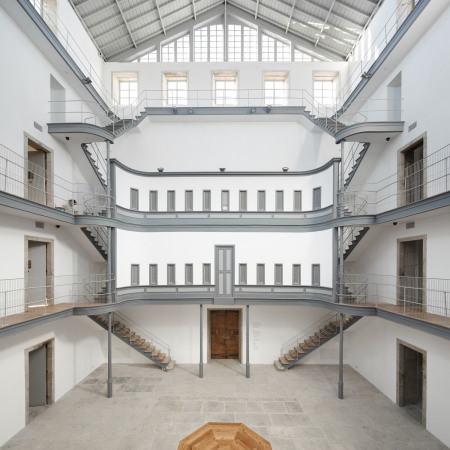 Kulturzentrum von Creus e Carrasco Arquitectos in Galicien