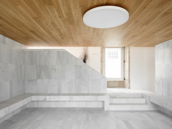 Kulturzentrum von Creus e Carrasco Arquitectos in Galicien