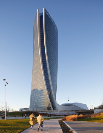 Turm und Einkaufszentrum fr CityLife von ZHA fertiggestellt