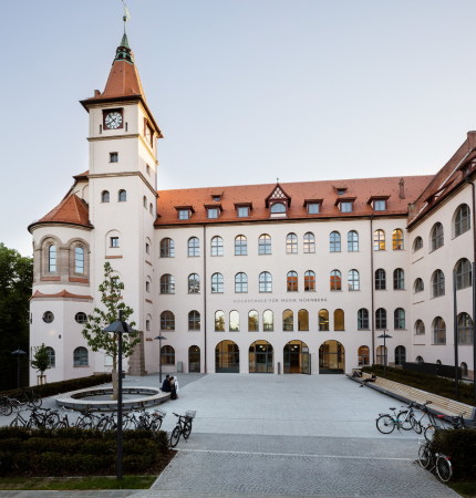 Das Sebastianspital in Nürnberg hat eine neue Adresse bekommen, die die Stadtebene mit der Hofebene verbindet.