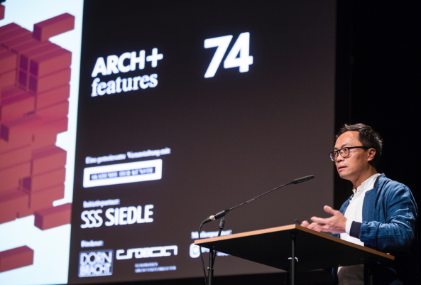Hatte zu den Arch+ Features #74 eingeladen: Anh-Linh Ngo, Chefredakteur der Arch+