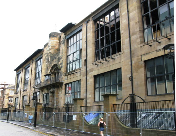 Das Mackintosh-Gebude nach dem ersten Brand im Mai 2014