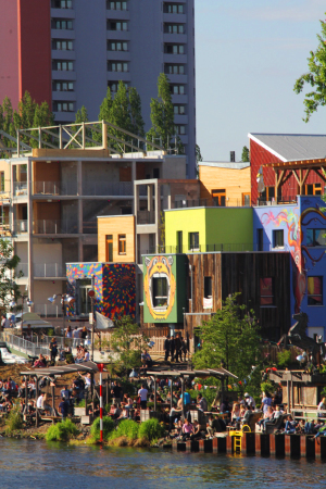 Das berhmte Holzmarkt-Areal in Friedrichshain gilt als Leuchtturm kreativer Stadtentwicklung. Silvia Carpaneto Architekten, Htten und Palste Architekten, Urban Catalyst Studio