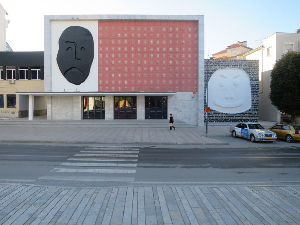 Theaterumbau von Bolles+Wilson in Korçë