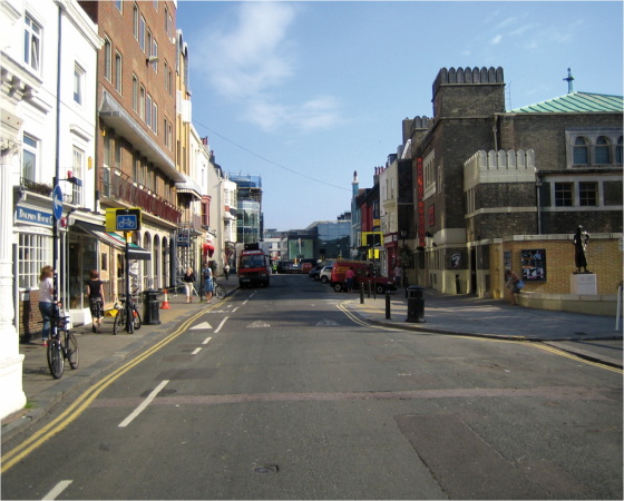 Die New Road im Zentrum von Brightons Kulturmeile, die sich vom Pier bis zum Stadtteil North Laine erstreckt, war ziemlich heruntergekommen.