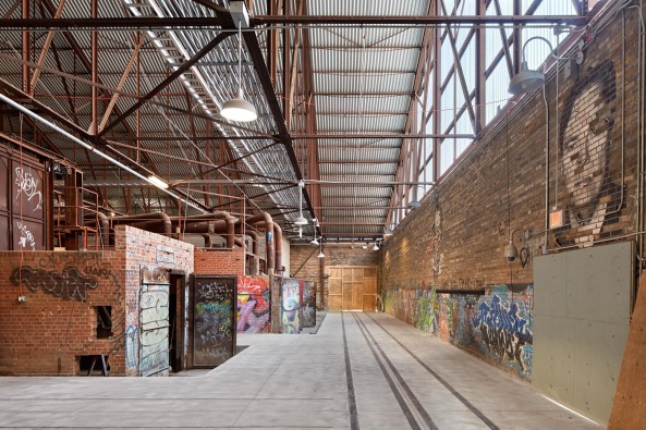 Graffitis an den Wnden stammen aus der Zeit vor dem Umbau