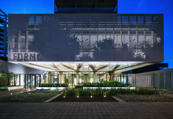 Wohnhochhaus von b720 Fermn Vzquez Arquitectos