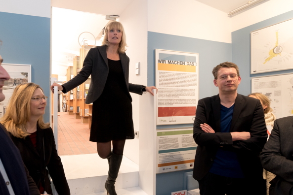 Wir machen das! zeigt die gesammelten Konzepte des DWB Bayern, die im Rahmen seiner Initiative WOHNRAUM FR ALLE entstanden sind, zusammen mit den Entwrfen, der von der Hans Sauer Stiftung ins Leben gerufenen Hochschulinitiative Home not Shelter!