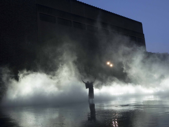 Praemium Imperiale 2018 in der Kategorie Skulptur: London Fog, 2017, BMW Tate Live Exhibition: Ten Days Six Nights, Tate Modern, London, Dance; Min Tanaka, Light: Shiro Takatani, Courtesy of Fujiko Nakaya