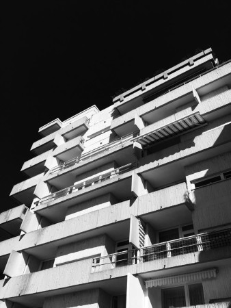 Wohnungsbau Affenfelsen in Hamburg-Niendorf, 1973, Still aus dem unbetitelten Film von Nora Arlt, Cara Carsjens und Fabienne Sklorz