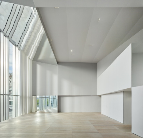 Dominque Coulon, Salle de spectacle Allende, Mons-en-Barul, music studios, performance hall