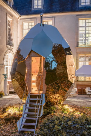 Das Ei auf Tour, hier in Paris.