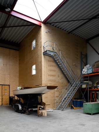 In einer abgeschlossenen Box befindet sich das Bro.