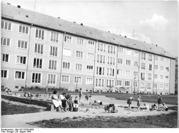Wohnblock in Hoyerswerda, Bundesarchiv Bild, Foto: Krueger, 26. August 1960