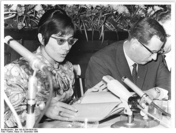 Brigitte Reimann bei einer Lesung, Bundesarchiv Bild, Foto: Klaus Franke, 9. Dezember 1966
