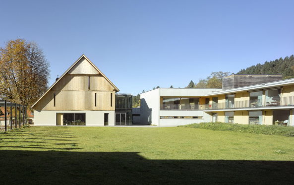 Engere Wahl: Europazentrum Gut Hochreute, Allgu, Dietrich Untertrifaller Architekten, Bauherr: Buddhismusstiftung Diamantweg