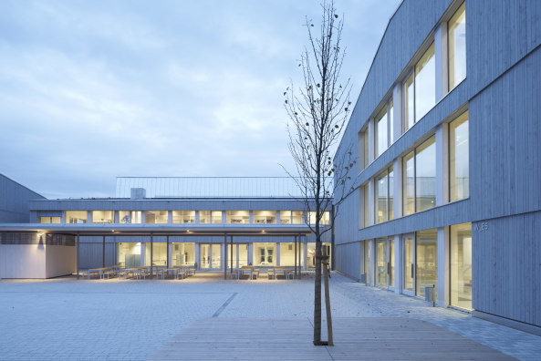 Eine Anerkennung: Schmuttertal-Gymnasium in Diedorf, Hermann Kaufmann + Florian Nageler, Bauherr: Landkreis Augsburg