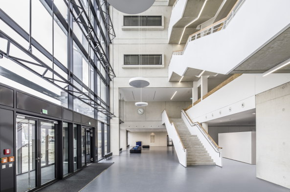 Das Gebude, ein vom Architekturbro pbr entworfener Anbau der Carl-Hahn-Schule, ist bereits fertiggestellt.