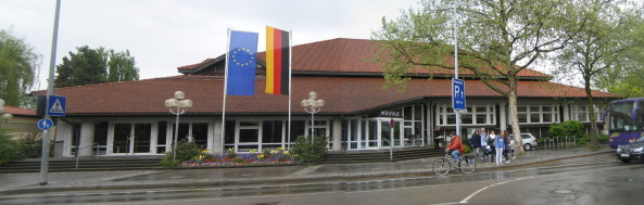 Haupteingang des Bestandsgebudes an der Zwanzigerstrae