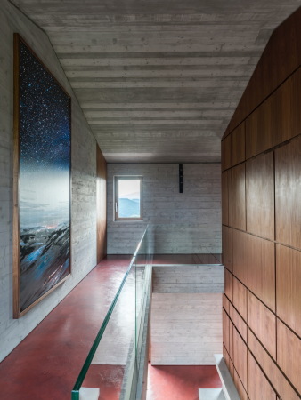 Die Schlafzimmer des Obergeschosses sind um einen Balustradenabsatz herum arrangiert.