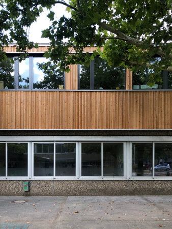 Im Zuge der kurzfristig geforderten Flchen war eine Sanierung des Erdgeschosses nicht budgetiert. Der Entwurf der Aufstockung denkt diese jedoch mit.