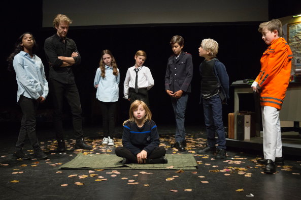 Das klingt mutwillig radikal, gelingt aber, wie sich schon andernorts gezeigt hat.