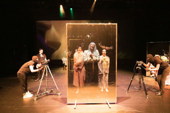 Ebenfalls ein vergleichsweise klassischer Theaterabend: Creation (Pictures for Dorian) von Gob Squad