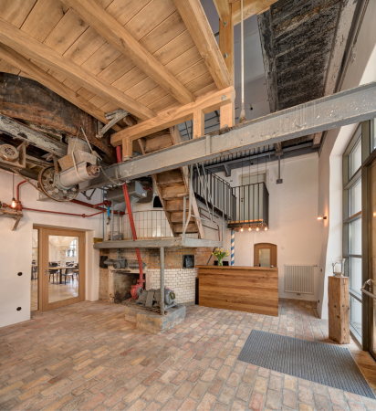 Die einstige Brauereihalle mit original Brautechnik.