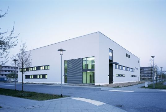 Laborneubau in Berlin-Adlershof eingeweiht