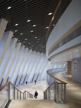 ber groe Freitreppen und ein Foyer werden das Parkett und die Rnge erschlossen.