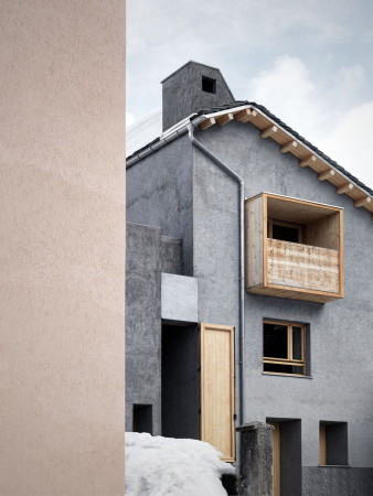 Wohnhausumbau in Madesimo von Enrico Scaramellini