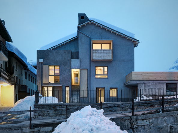 Wohnhausumbau in Madesimo von Enrico Scaramellini