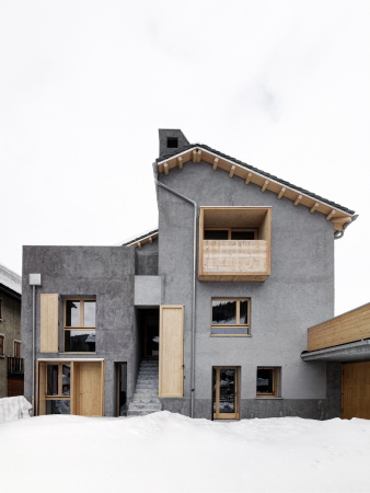 Wohnhausumbau in Madesimo von Enrico Scaramellini