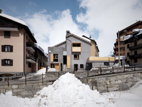 Wohnhausumbau in Madesimo von Enrico Scaramellini