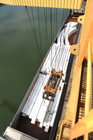 Verladen im Donauhafen Krems