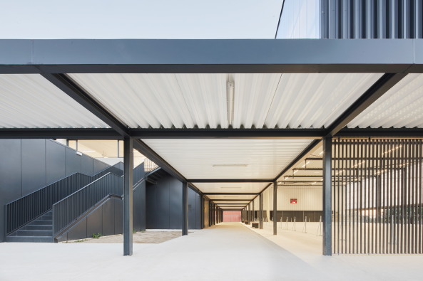 Erweiterung einer Sporthalle bei Tarragona von NAM