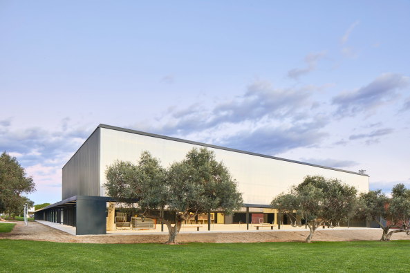 Erweiterung einer Sporthalle bei Tarragona von NAM
