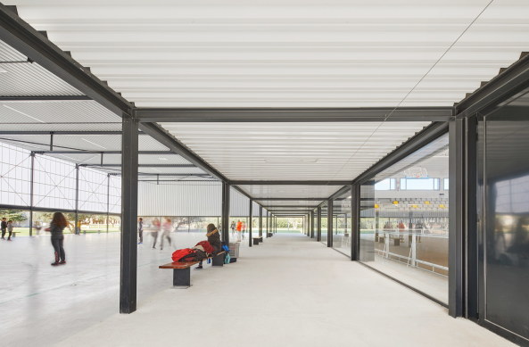 Erweiterung einer Sporthalle bei Tarragona von NAM