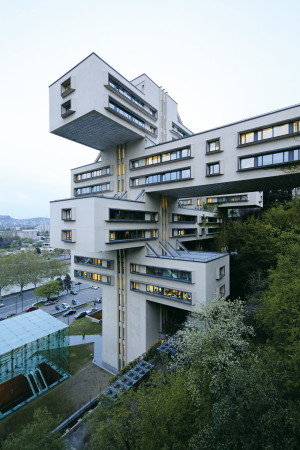 Ministerium für Straßenbau/Georgische Staatsbank, Giorgi Tschachawa und Surab Dschalaghania, Tbilisi 1970-75, aus Architekturführer Tiflis
