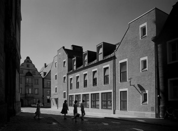 Sigrid Neubert: Theodor Hugues, Evangelische Gesamtkirchenverwaltung in Bayreuth, 1975