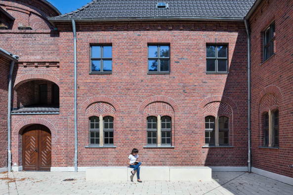 Das an die Kirche anschlieende Quadrum, der ehemalige Wohntrakt der Klarissen, blieb in seiner Ansicht unverndert.